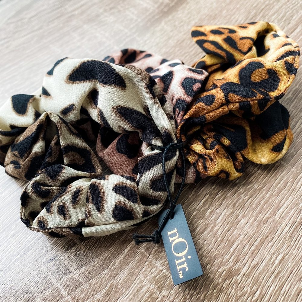 🌸3/$15 🌸 nOir Jewelry | Ombre Leopard Scrunchies - Picture 3 of 6